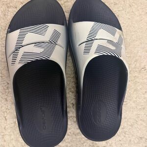 Oofos unisex, sandals, Navy, and white